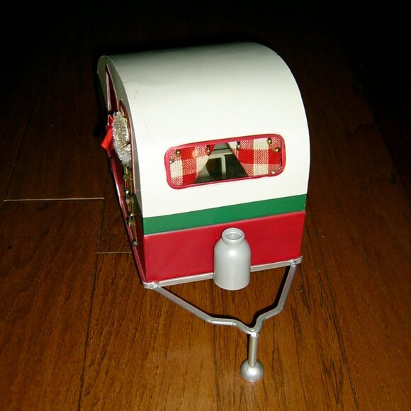Tabletop Metal Retro Christmas 17" Camper Trailer, EUC - Picture 4 of 5